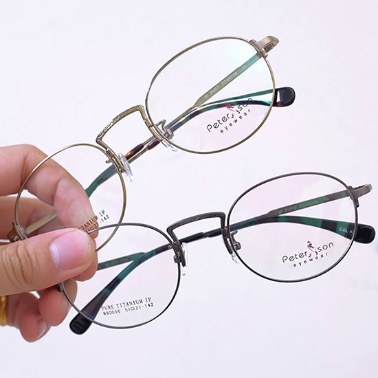 Tìm hiểu về chất liệu gọng kính Titan trên mắt kính
